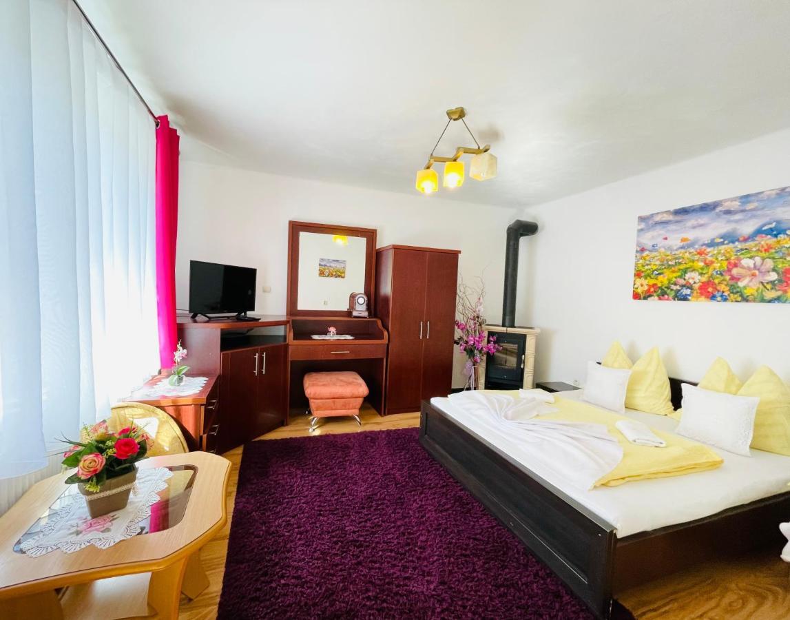 Apartmany Pod Troma Korunami Červený Kláštor Eksteriør billede