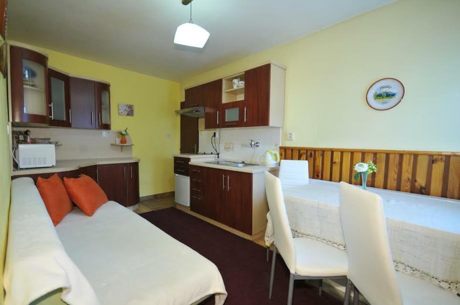 Apartmany Pod Troma Korunami Červený Kláštor Eksteriør billede